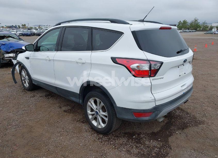 Photo 3 of 2018 Ford Escape SE (VIN 1FMCU0GDXJUA85915)