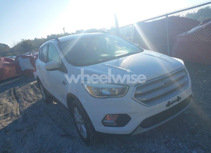 2018 Ford Escape SE (VIN 1FMCU0GDXJUA92508) main photo