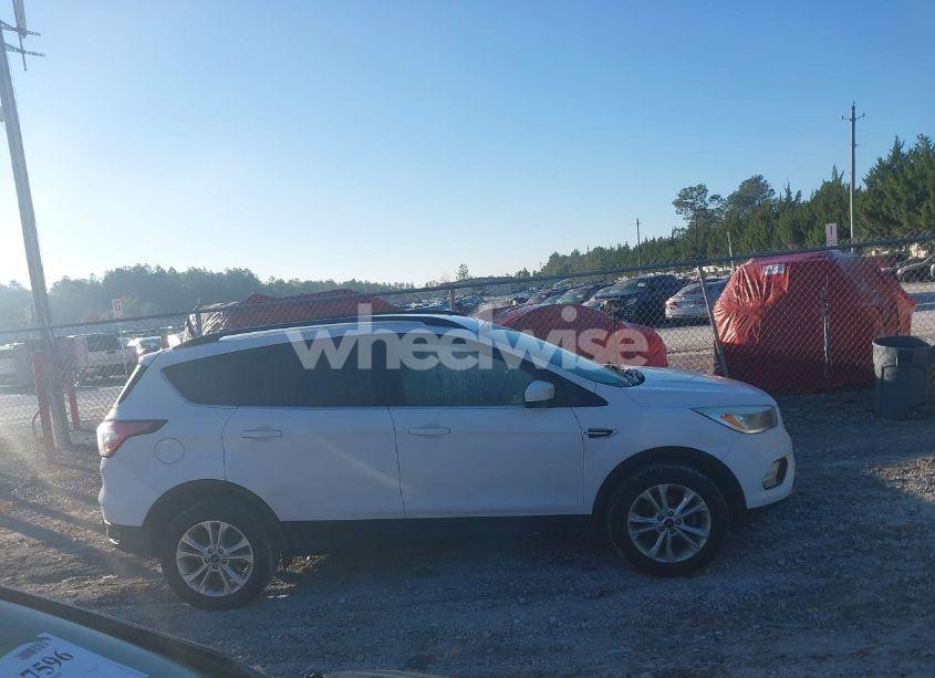Photo 13 of 2018 Ford Escape SE (VIN 1FMCU0GDXJUA92508)