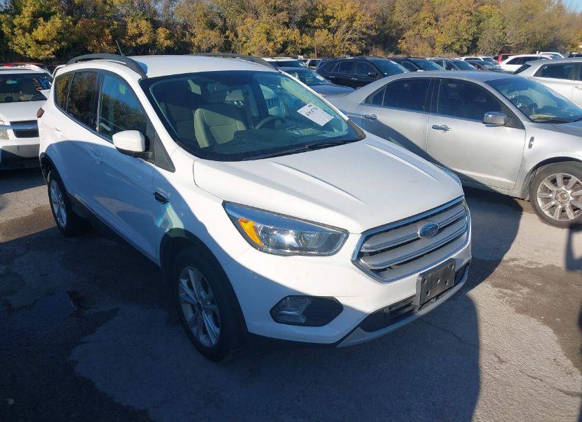 2018 Ford Escape SE (VIN 1FMCU0GDXJUB11929) main photo