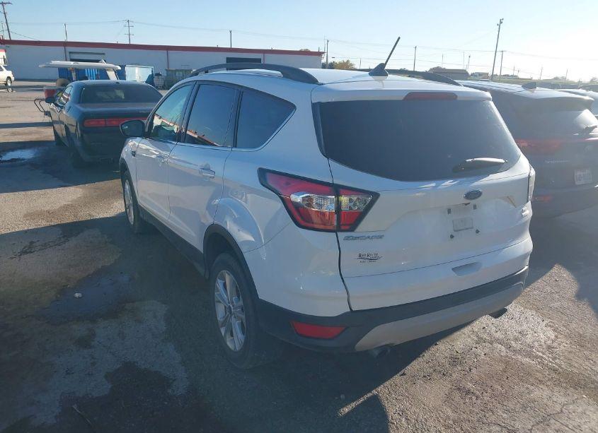 Photo 3 of 2018 Ford Escape SE (VIN 1FMCU0GDXJUB11929)