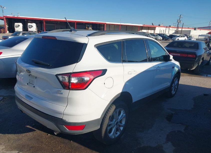 Photo 4 of 2018 Ford Escape SE (VIN 1FMCU0GDXJUB11929)