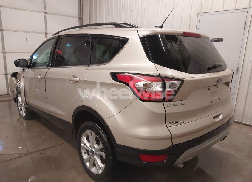 Photo 3 of 2018 Ford Escape SE (VIN 1FMCU0GDXJUC30953)