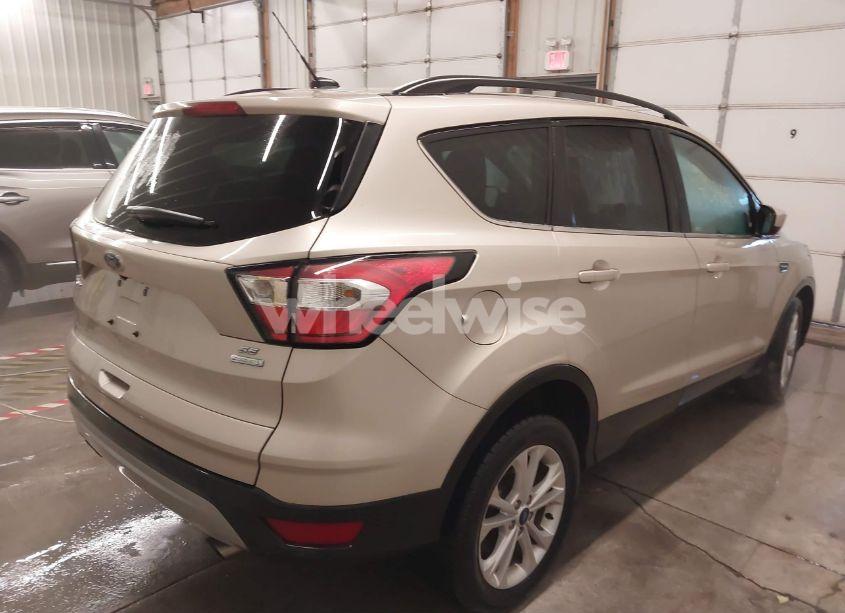 Photo 4 of 2018 Ford Escape SE (VIN 1FMCU0GDXJUC30953)