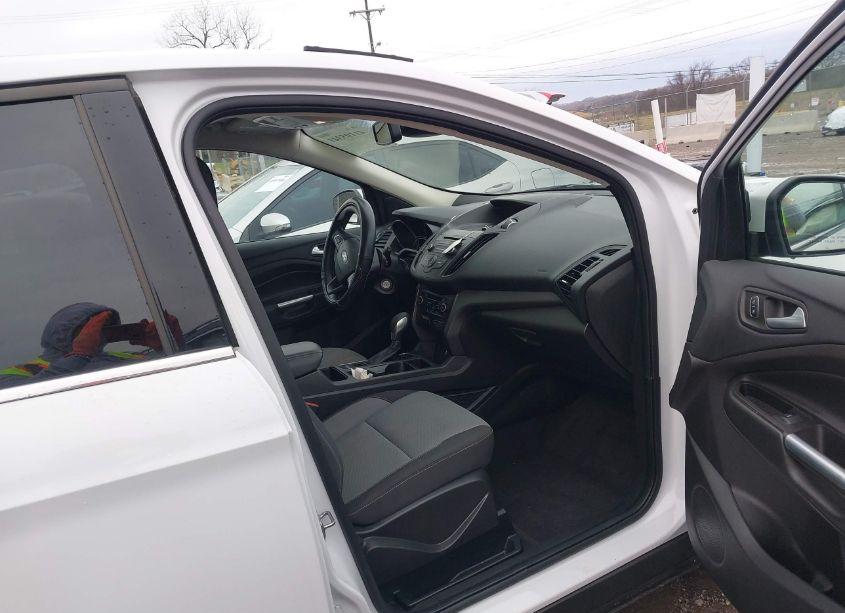 Photo 5 of 2018 Ford Escape SE (VIN 1FMCU0GDXJUC50412)