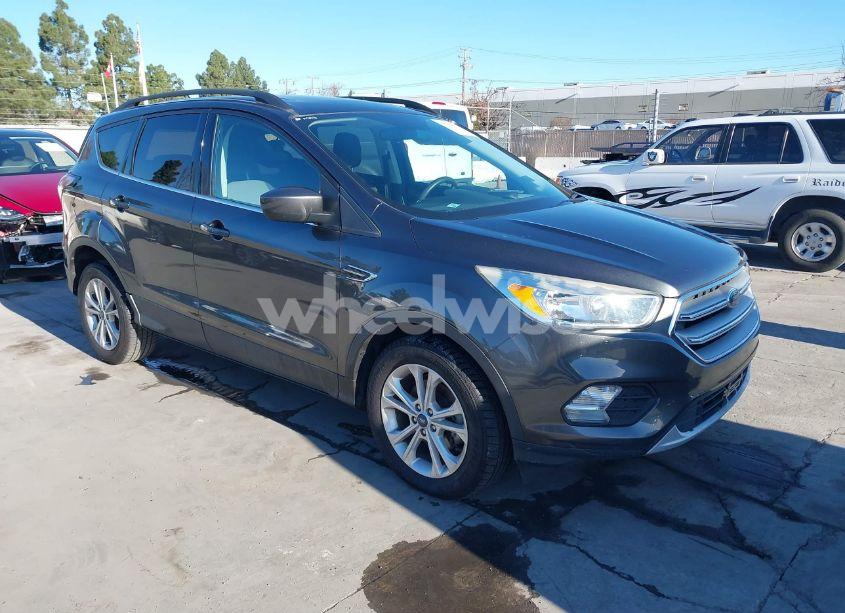 2018 Ford Escape SE (VIN 1FMCU0GDXJUC90005) main photo