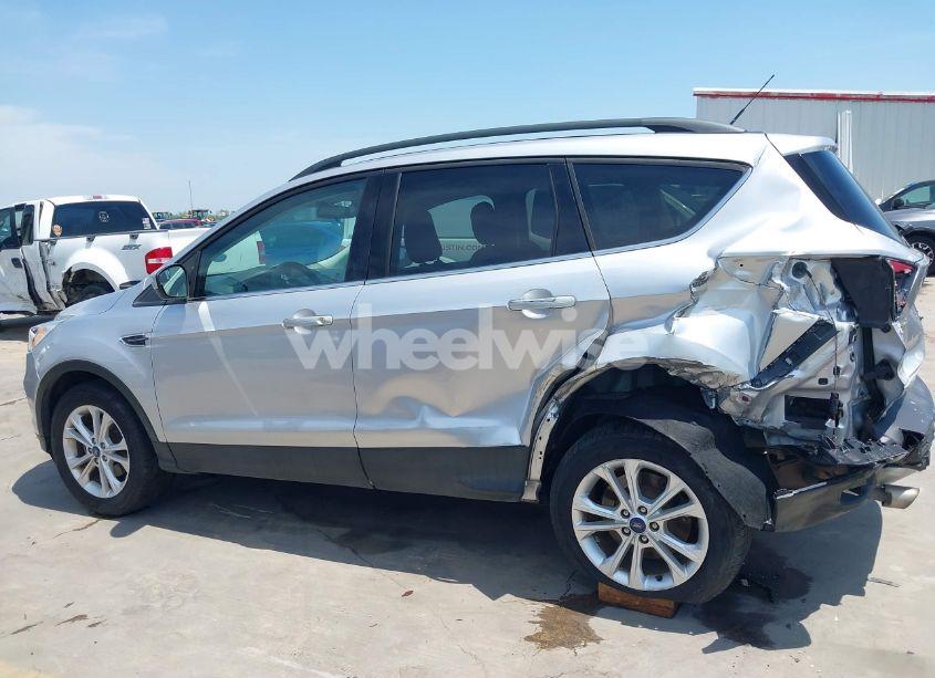 Photo 15 of 2018 Ford Escape SE (VIN 1FMCU0GDXJUD20233)