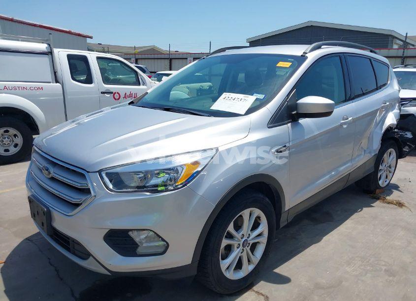 Photo 2 of 2018 Ford Escape SE (VIN 1FMCU0GDXJUD20233)