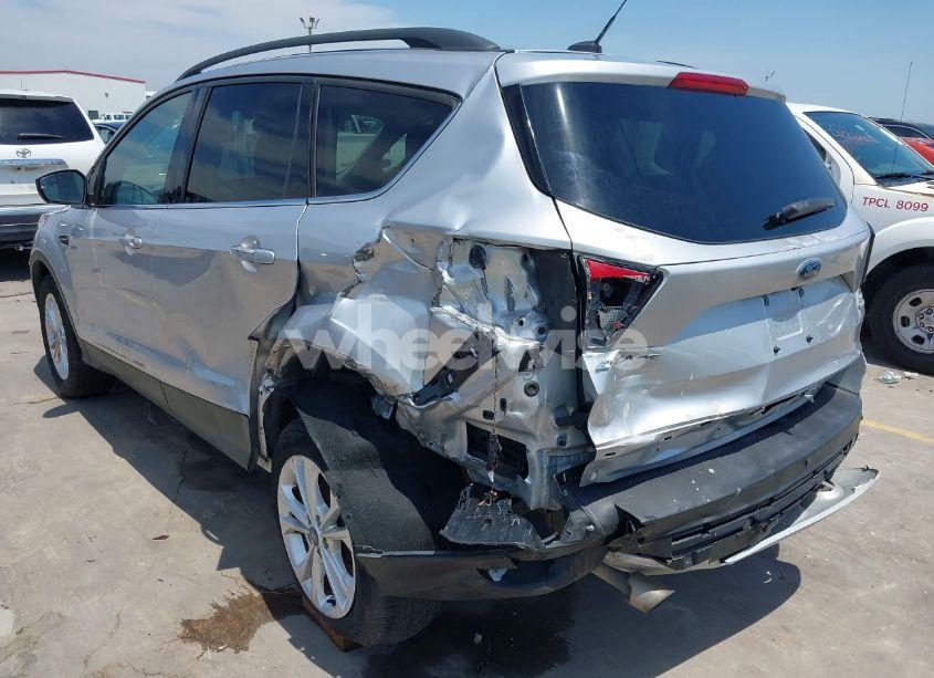 Photo 3 of 2018 Ford Escape SE (VIN 1FMCU0GDXJUD20233)