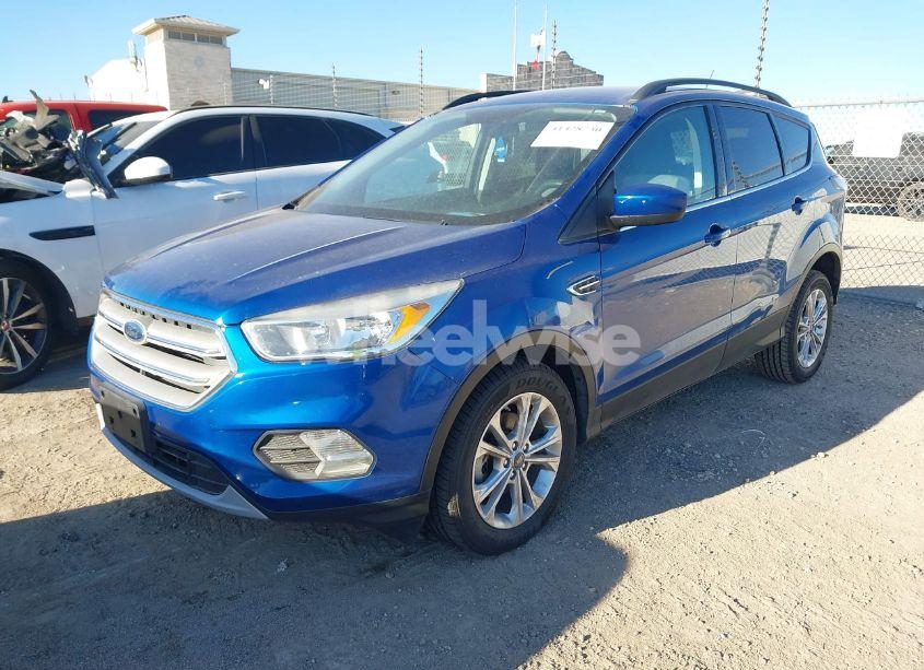 Photo 2 of 2018 Ford Escape SE (VIN 1FMCU0GDXJUD31765)