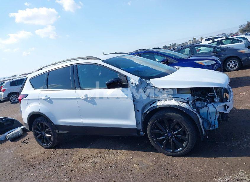 Photo 14 of 2019 Ford Escape SE (VIN 1FMCU0GDXKUA20404)
