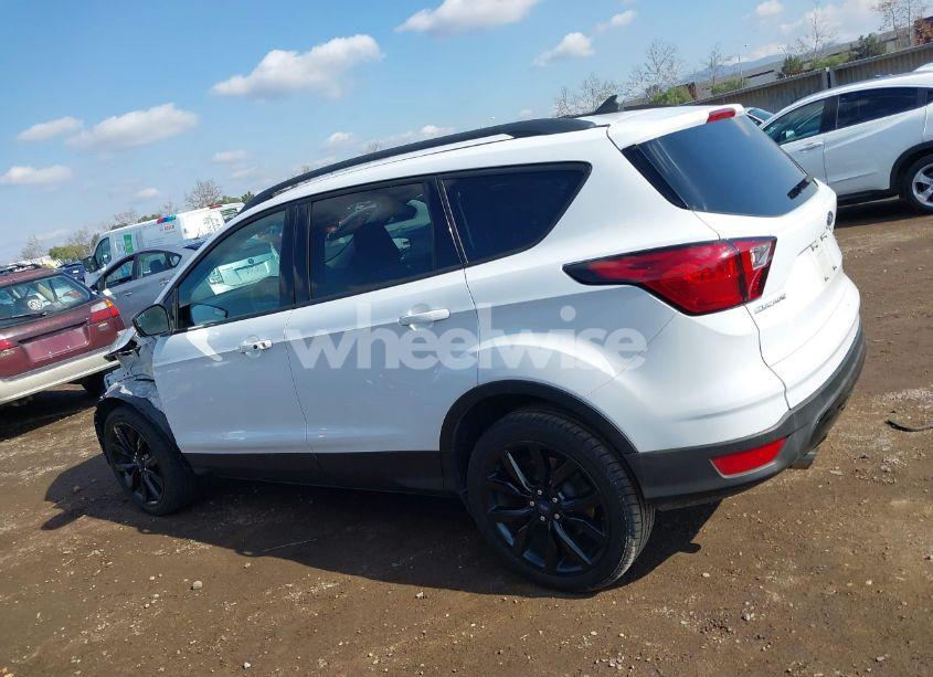 Photo 15 of 2019 Ford Escape SE (VIN 1FMCU0GDXKUA20404)