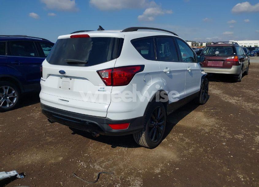 Photo 4 of 2019 Ford Escape SE (VIN 1FMCU0GDXKUA20404)