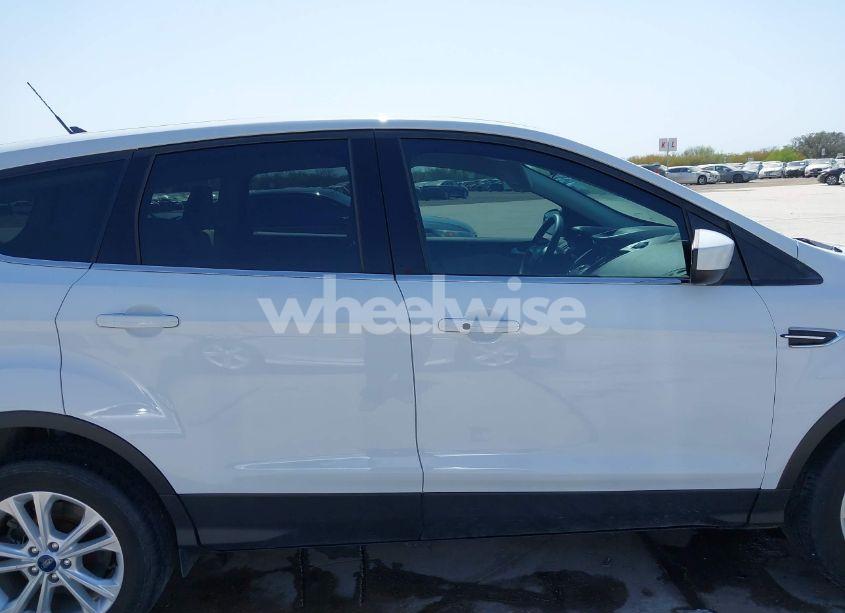 Photo 14 of 2019 Ford Escape SE (VIN 1FMCU0GDXKUA53726)