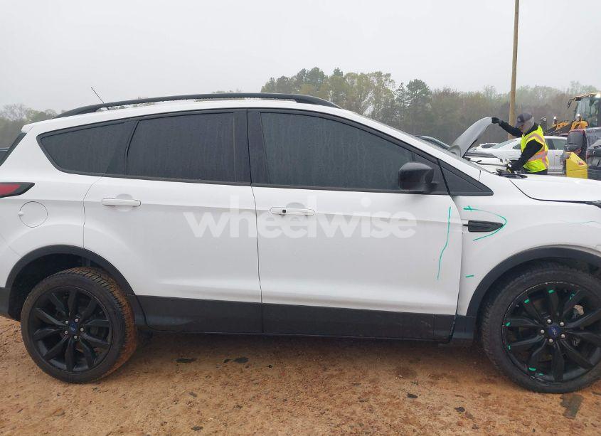 Photo 13 of 2019 Ford Escape SE (VIN 1FMCU0GDXKUA74253)