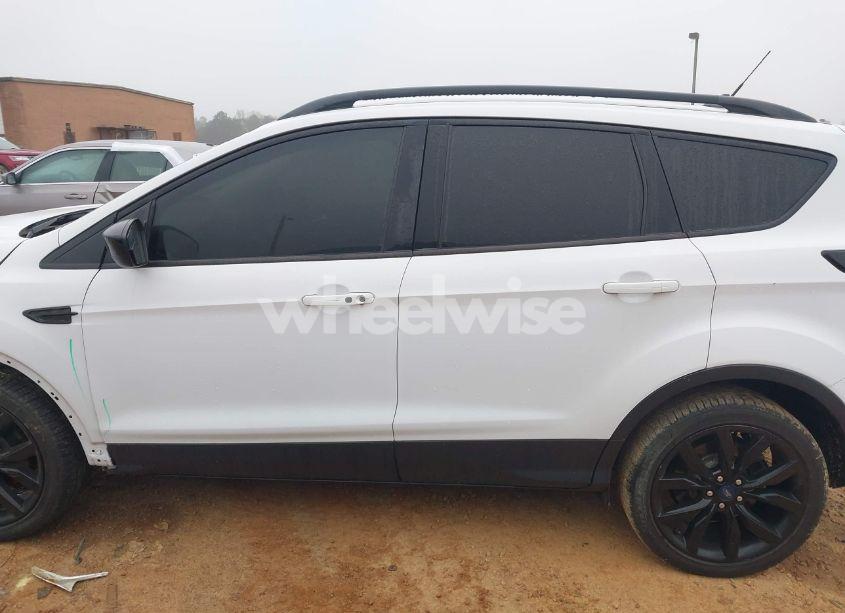 Photo 14 of 2019 Ford Escape SE (VIN 1FMCU0GDXKUA74253)