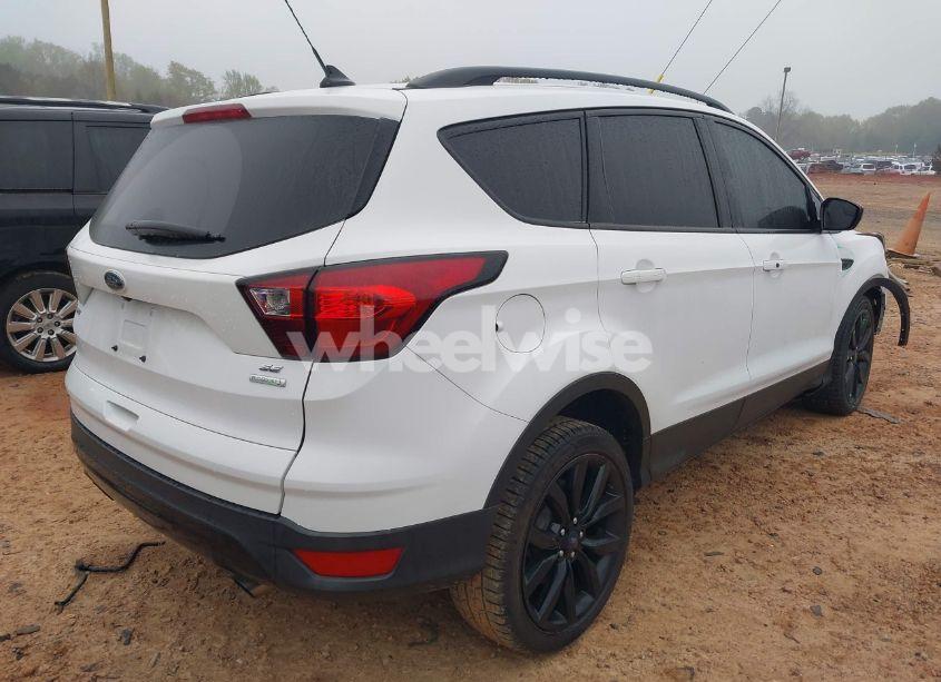 Photo 4 of 2019 Ford Escape SE (VIN 1FMCU0GDXKUA74253)