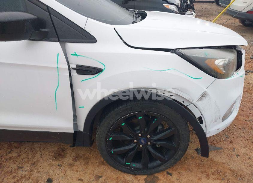 Photo 6 of 2019 Ford Escape SE (VIN 1FMCU0GDXKUA74253)