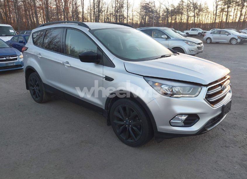 2019 Ford Escape SE (VIN 1FMCU0GDXKUB29669) main photo