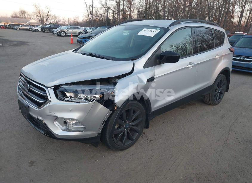Photo 2 of 2019 Ford Escape SE (VIN 1FMCU0GDXKUB29669)