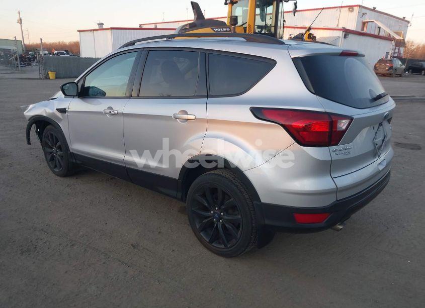 Photo 3 of 2019 Ford Escape SE (VIN 1FMCU0GDXKUB29669)