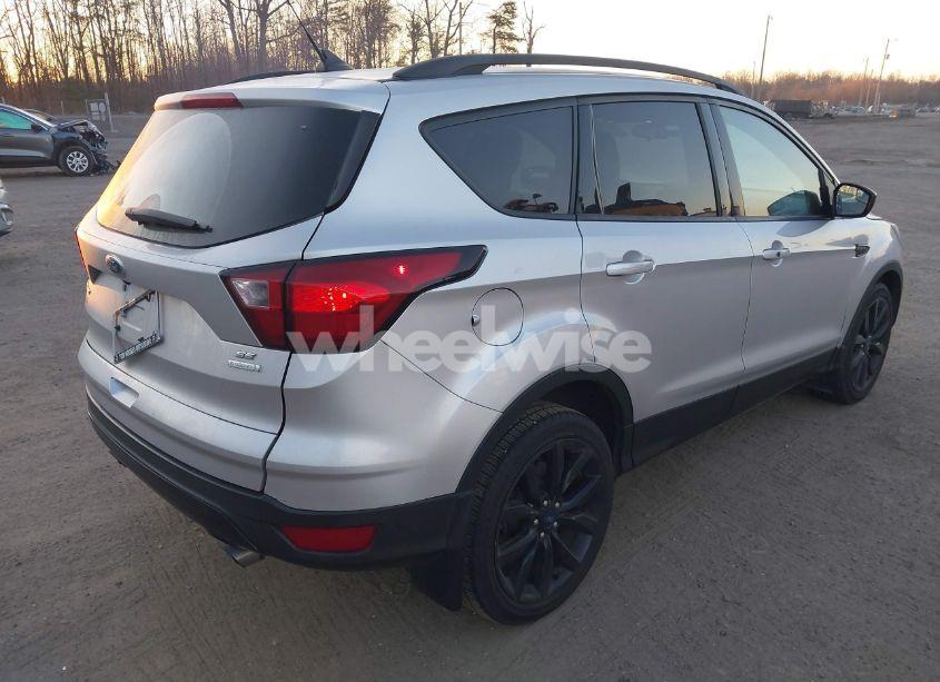 Photo 4 of 2019 Ford Escape SE (VIN 1FMCU0GDXKUB29669)