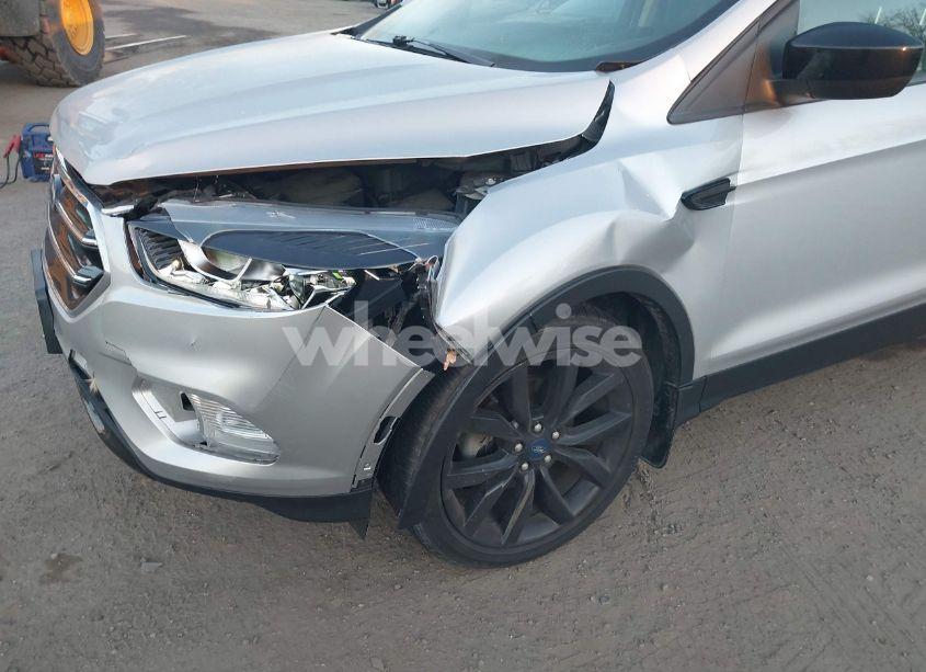 Photo 6 of 2019 Ford Escape SE (VIN 1FMCU0GDXKUB29669)