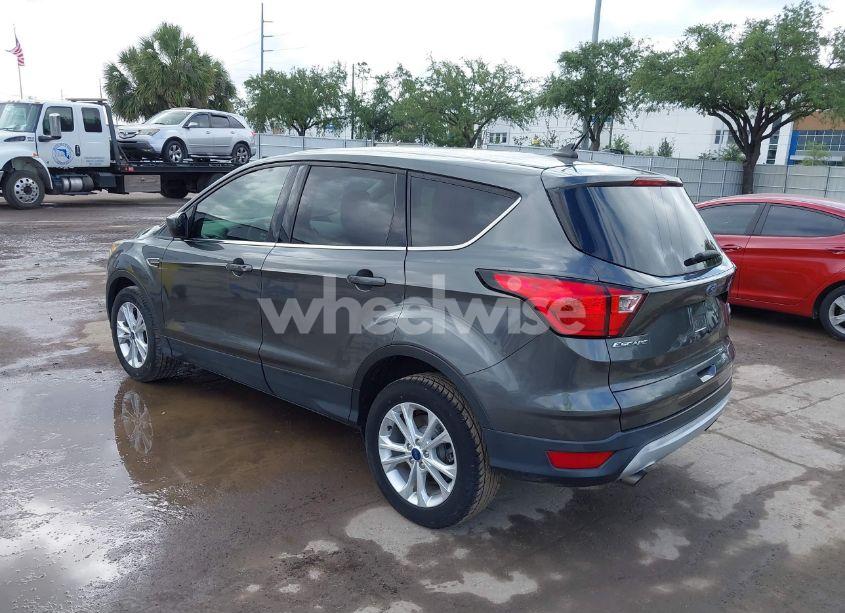 Photo 3 of 2019 Ford Escape SE (VIN 1FMCU0GDXKUB95350)
