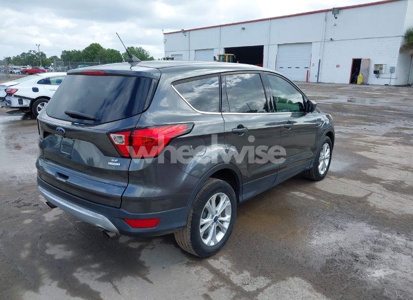 Photo 4 of 2019 Ford Escape SE (VIN 1FMCU0GDXKUB95350)
