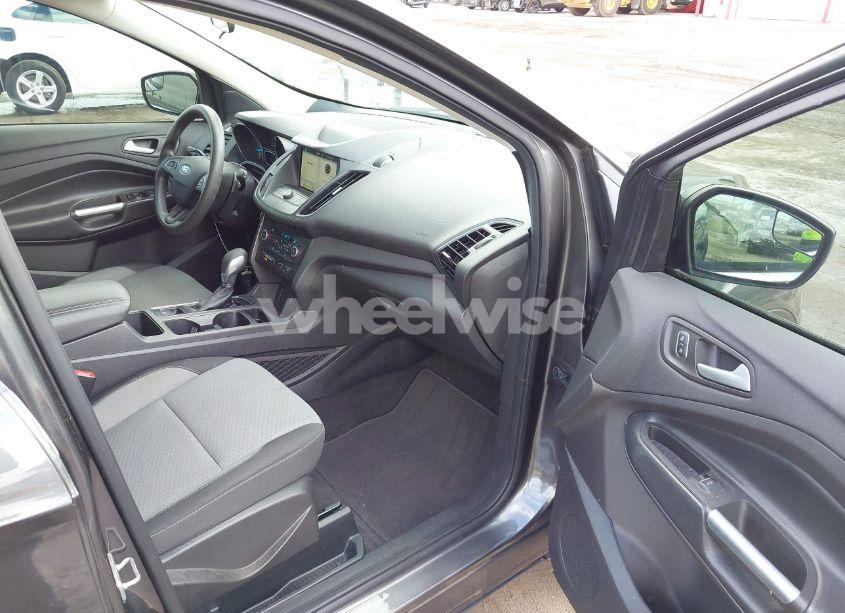 Photo 5 of 2019 Ford Escape SE (VIN 1FMCU0GDXKUB95350)