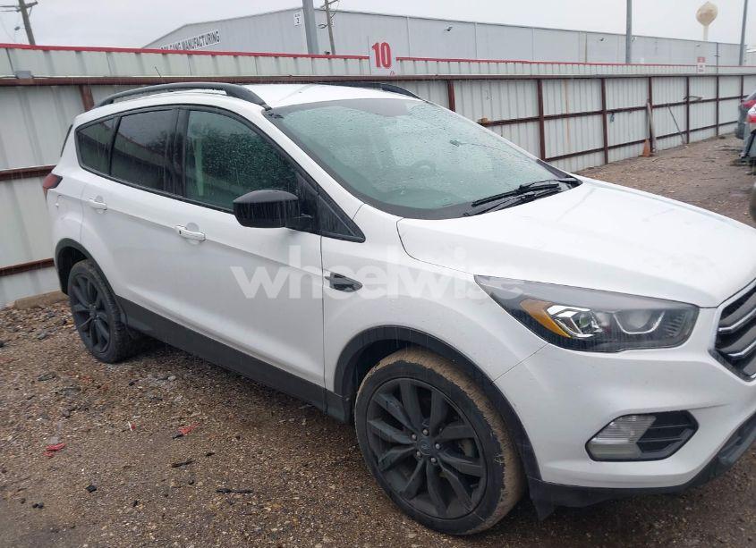 Photo 13 of 2019 Ford Escape SE (VIN 1FMCU0GDXKUC06346)