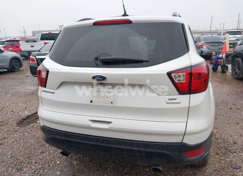 Photo 16 of 2019 Ford Escape SE (VIN 1FMCU0GDXKUC06346)