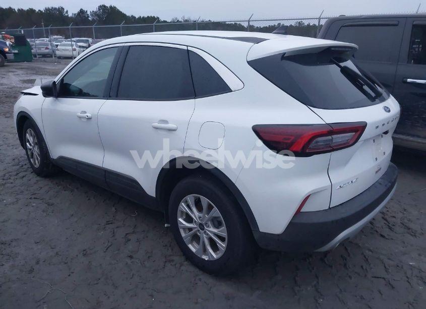 Photo 3 of 2024 Ford Escape (VIN 1FMCU0GN2RUB15736)