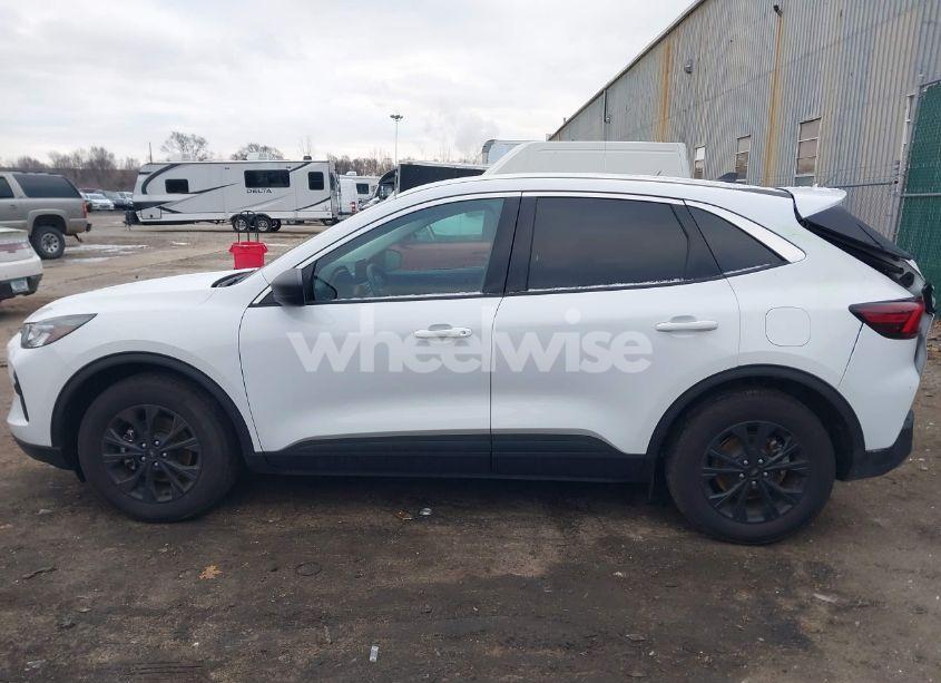 Photo 14 of 2024 Ford Escape ACTIVE (VIN 1FMCU0GN3RUA91639)