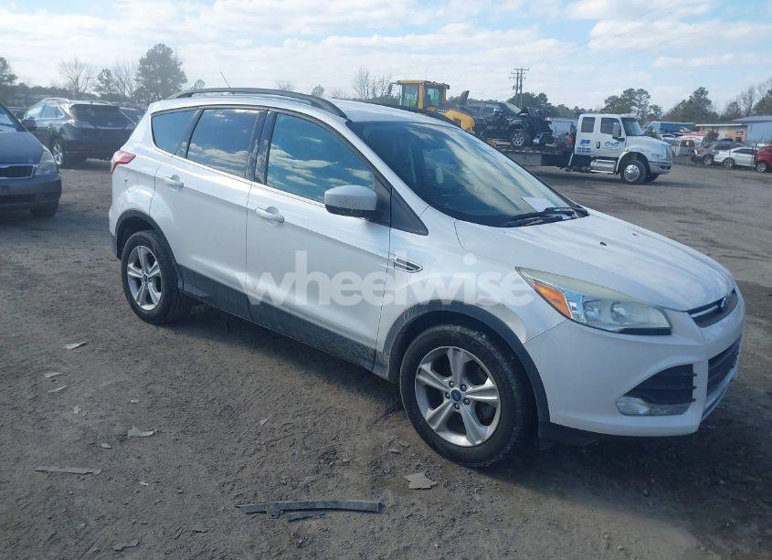 2015 Ford Escape SE (VIN 1FMCU0GX0FUB69310) main photo