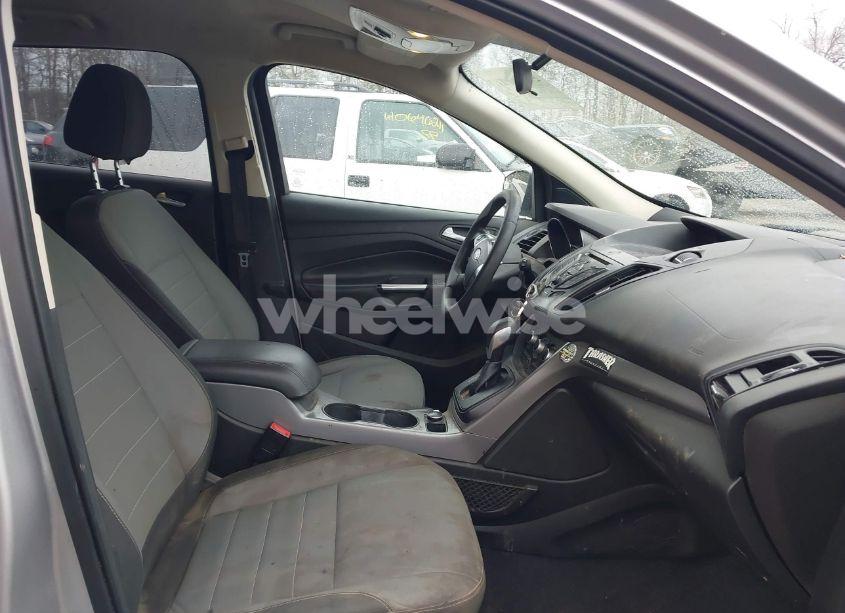 Photo 5 of 2016 Ford Escape SE (VIN 1FMCU0GX0GUB31769)