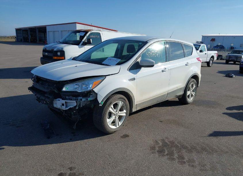 Photo 2 of 2015 Ford Escape SE (VIN 1FMCU0GX1FUB80171)