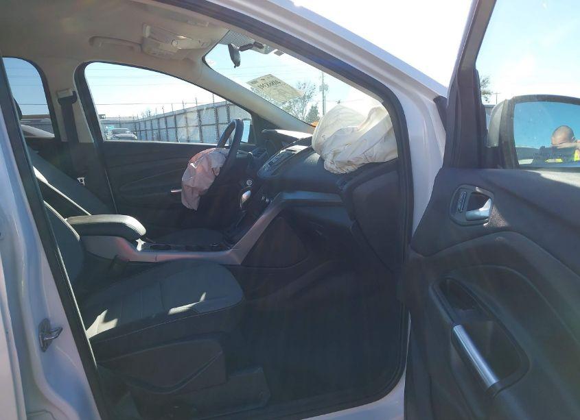 Photo 5 of 2016 Ford Escape SE (VIN 1FMCU0GX1GUA20101)