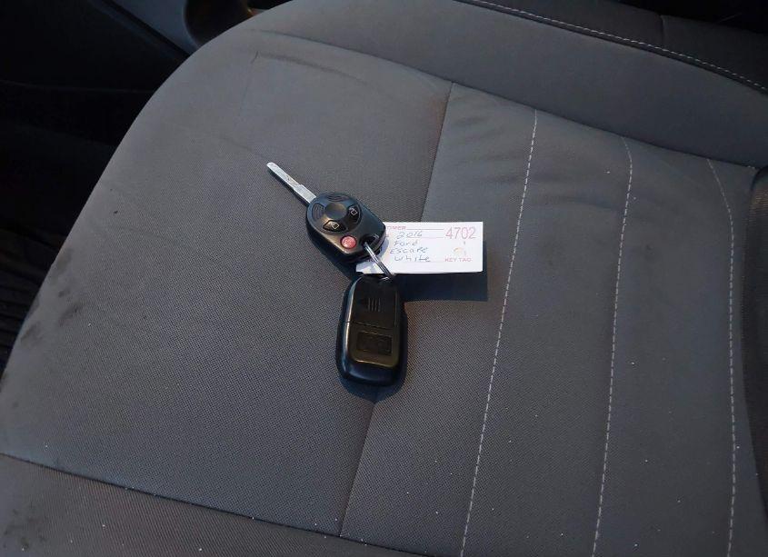 Photo 11 of 2016 Ford Escape SE (VIN 1FMCU0GX1GUC30357)