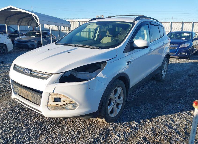 Photo 2 of 2016 Ford Escape SE (VIN 1FMCU0GX1GUC73192)