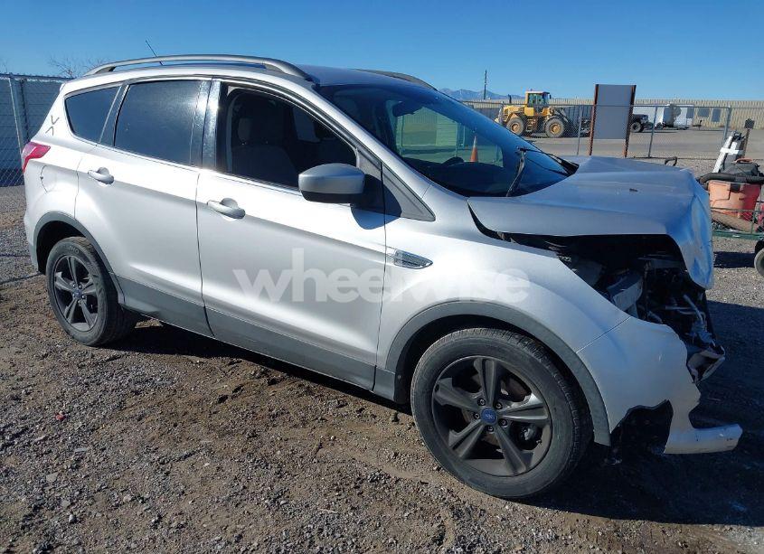 2015 Ford Escape SE (VIN 1FMCU0GX2FUB07164) main photo