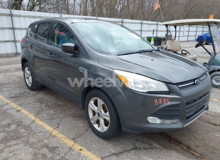 2015 Ford Escape SE (VIN 1FMCU0GX2FUB57661) main photo