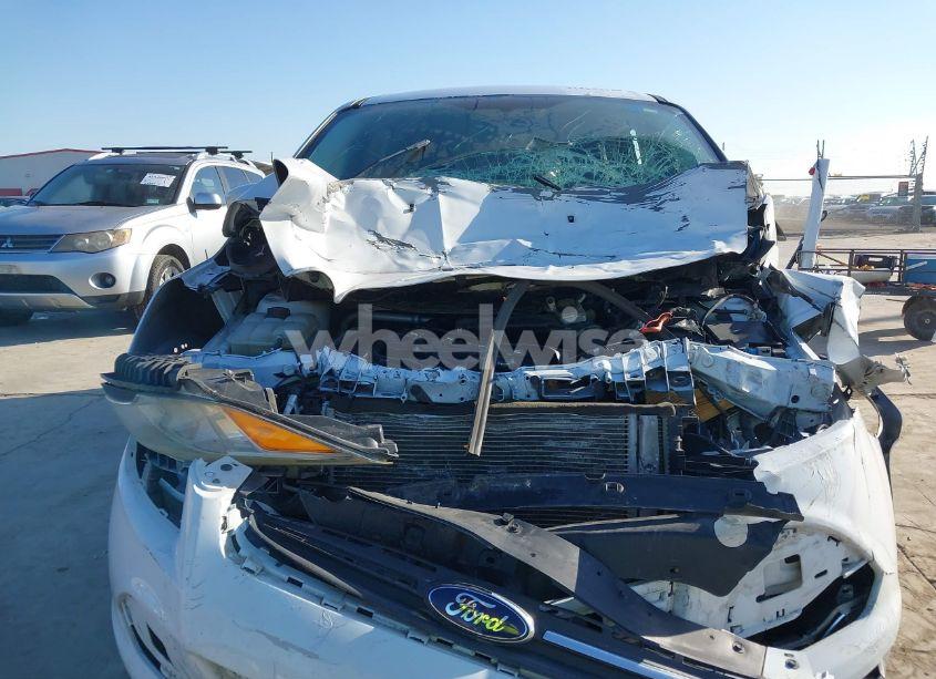 Photo 10 of 2016 Ford Escape SE (VIN 1FMCU0GX2GUB75000)