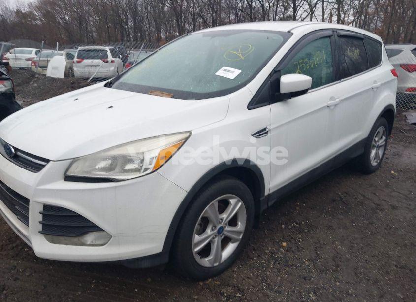 Photo 2 of 2013 Ford Escape SE (VIN 1FMCU0GX4DUB25324)