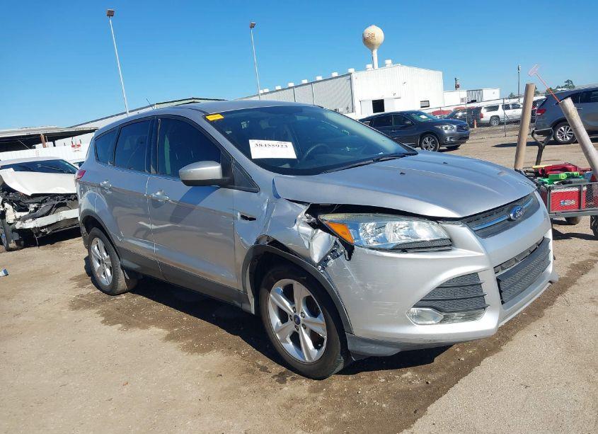 2015 Ford Escape SE (VIN 1FMCU0GX4FUB60786) main photo