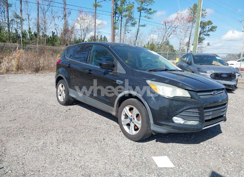 2015 Ford Escape SE (VIN 1FMCU0GX5FUB46296) main photo