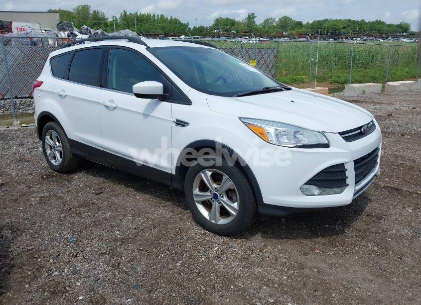 2016 Ford Escape SE (VIN 1FMCU0GX5GUC39756) main photo