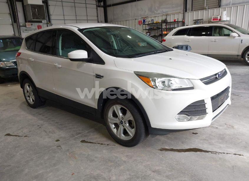 2016 Ford Escape SE (VIN 1FMCU0GX7GUC82642) main photo