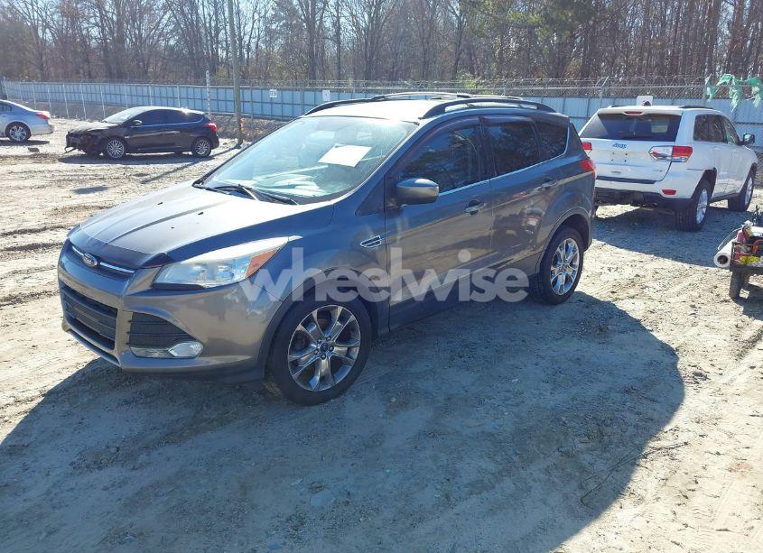 Photo 2 of 2013 Ford Escape SE (VIN 1FMCU0GX8DUB93349)