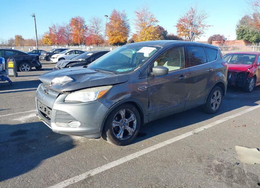 Photo 2 of 2013 Ford Escape SE (VIN 1FMCU0GX8DUC19089)